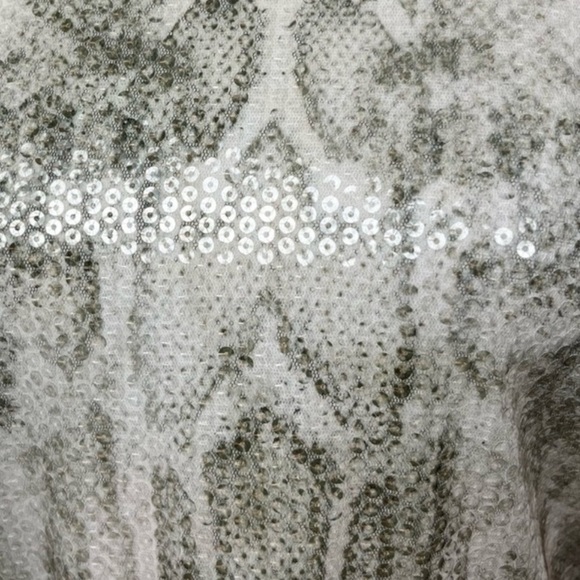 CHICO'S NEUTRAL BATIK SEQUIN TANK
VETIVER CHICOS SIZE 2 - Picture 3 of 3